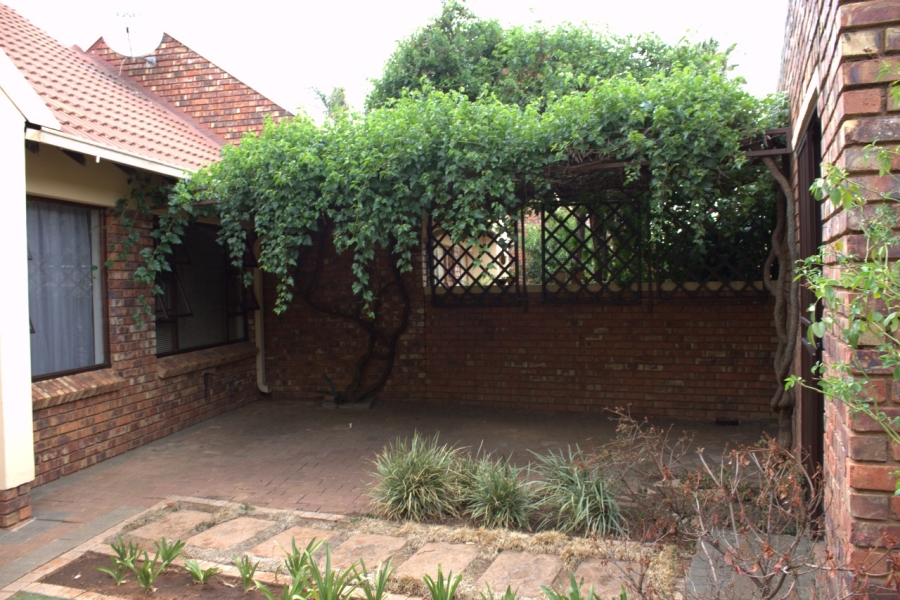 2 Bedroom Property for Sale in Langenhovenpark Free State